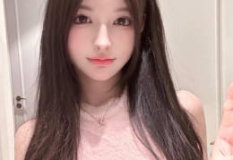 蜀绣艺人，丝线与茶烟交织的细腻艺术