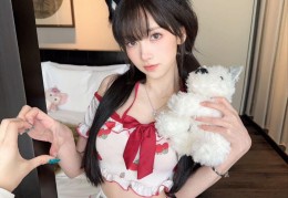 除夕夜茶馆守岁，灯火与茶香的温馨交织