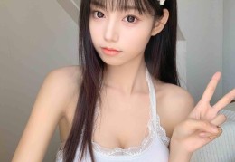 茶桌上的意外温暖，流浪猫的温馨邂逅